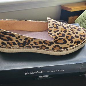 DR SCHOLLS Find Me Leopard Espadrilles Size 9 Memory Foam Flats
